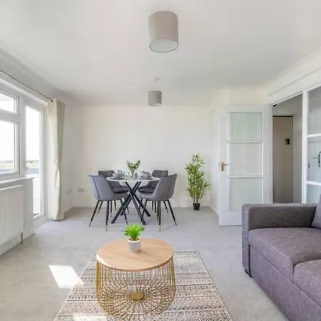 Large Sea View 2 Bedroom Sleeps 6 - Free Parking Bournemouth Exterior photo