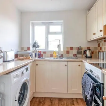Large Sea View 2 Bedroom Sleeps 6 - Free Parking Bournemouth Exterior photo