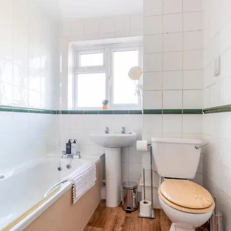 Large Sea View 2 Bedroom Sleeps 6 - Free Parking Bournemouth Exterior photo