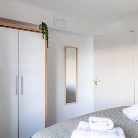 Large Sea View 2 Bedroom Sleeps 6 - Free Parking Bournemouth Exterior photo